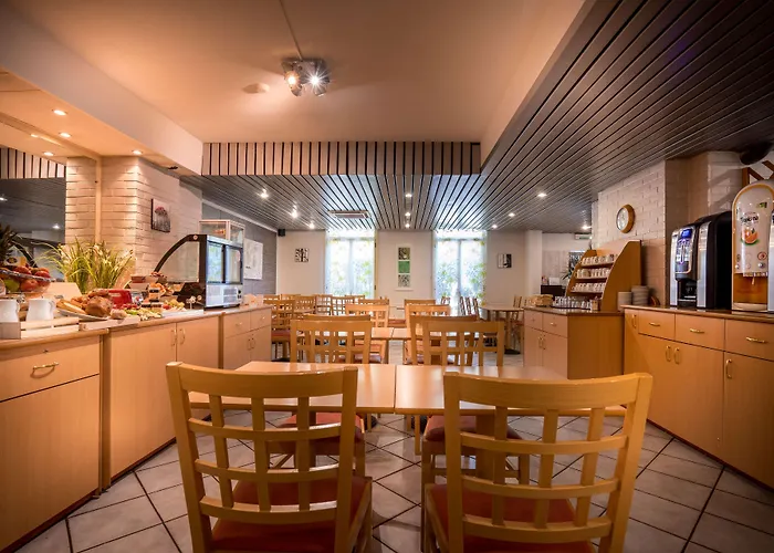 Kyriad Centre Antigone 3*