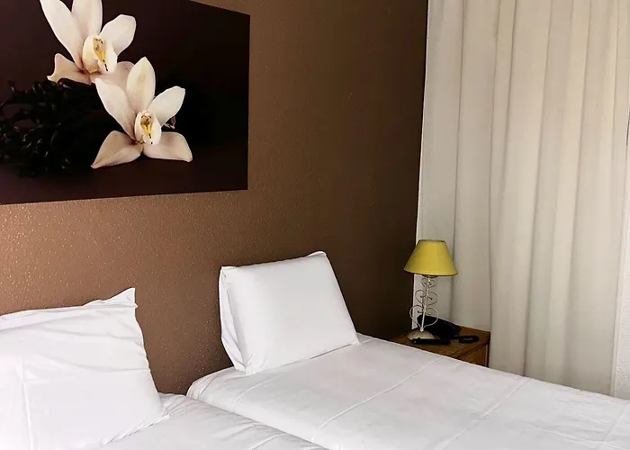 Kyriad Centre Antigone 3*