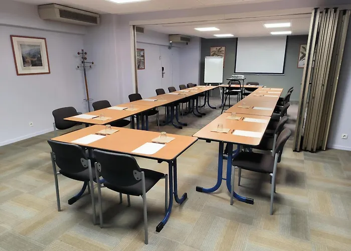 Kyriad Centre Antigone 3*